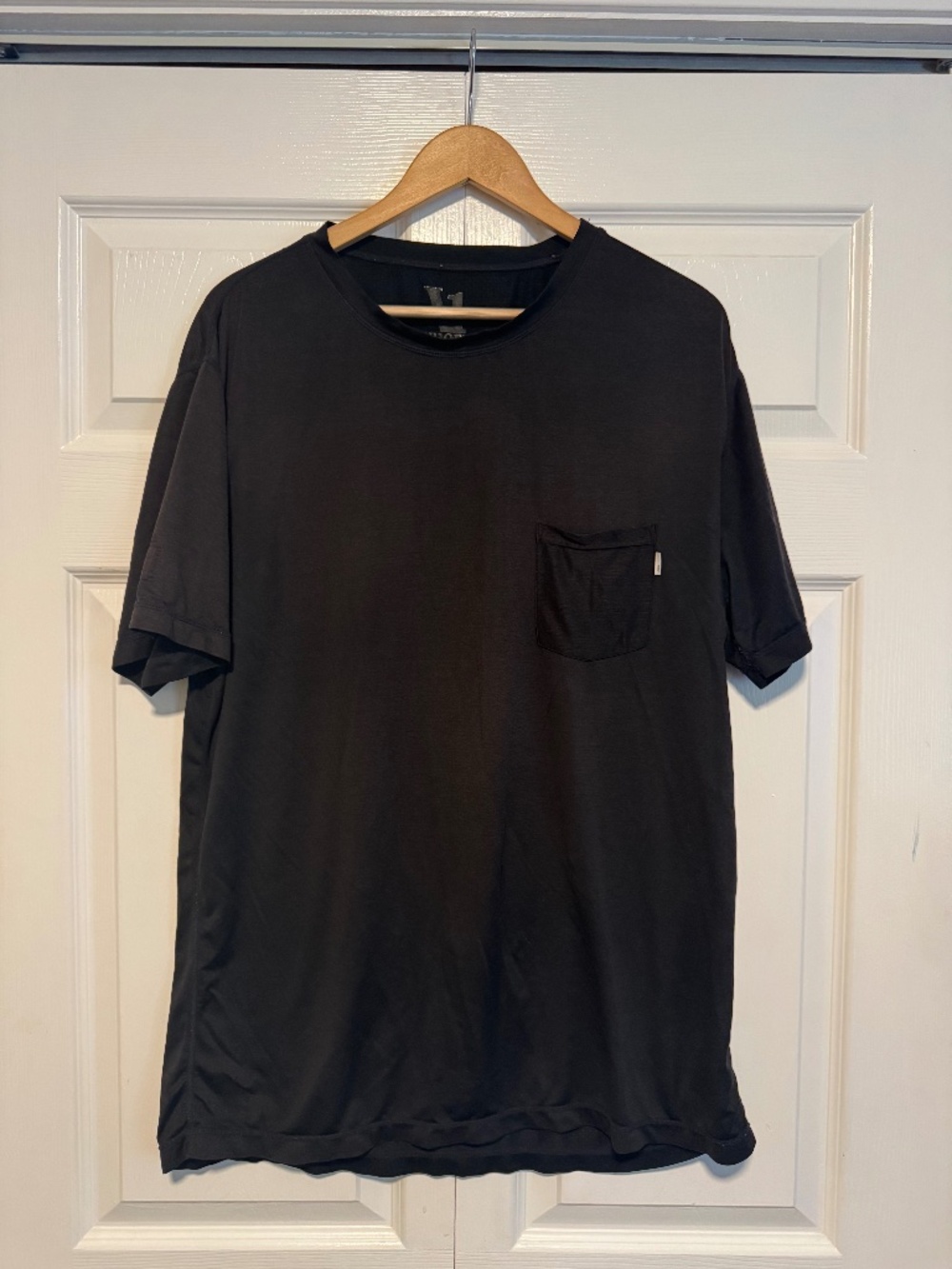 Vuori Men's Black Pocket Performance T-Shirt | Size XL | Well Loved